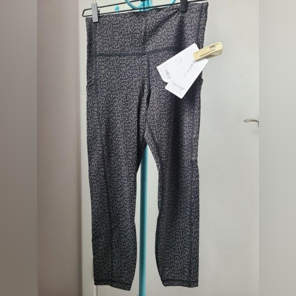 NWT Athleta Ultimate Stash Pocket 7/8 Tight